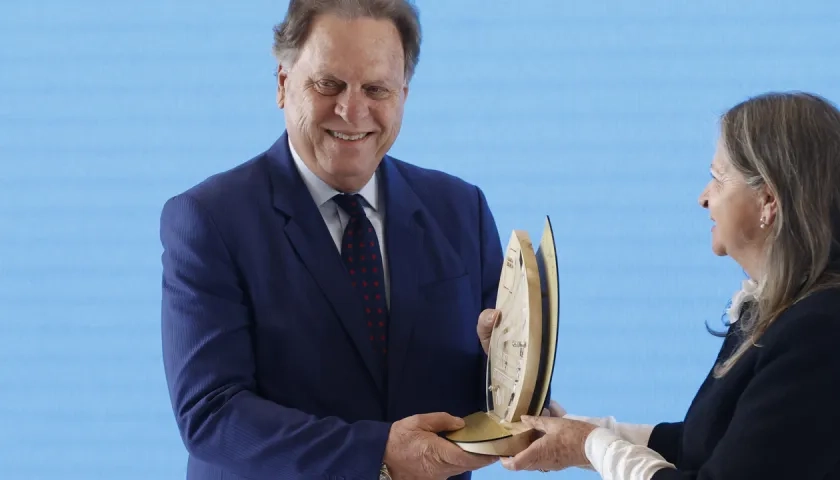 Ramón Jesurun fue escogido como dirigente del año por el periódico El Espectador.