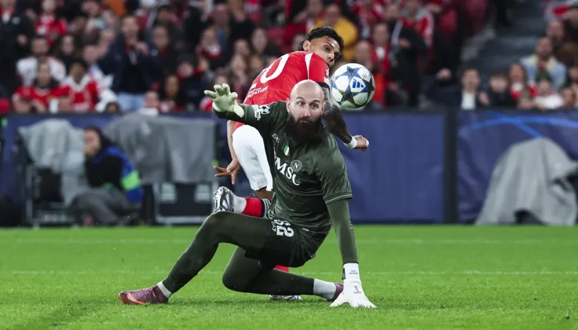 Acción en la que Richard Ríos marcó el primer gol del Benfica ante el Nápoles. 