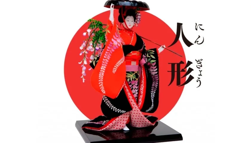 La muestra reúne 67 muñecas.