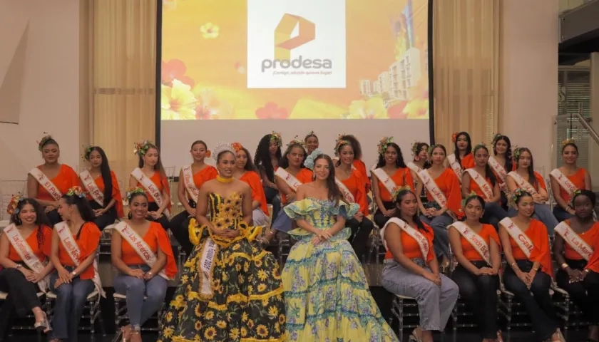 Aspirantes al Reinado Popular 2026 junto a la Reina del Carnaval, Michelle CHar Fernández. 