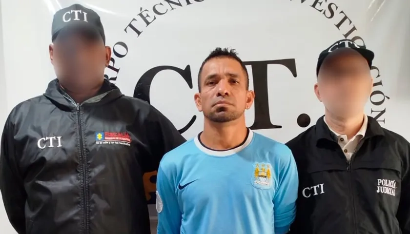 Carlos Andrés De la Cruz Silvera fue capturado mediante orden judicial. 
