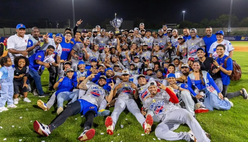 Caimanes de Barranquilla celebrando su título.