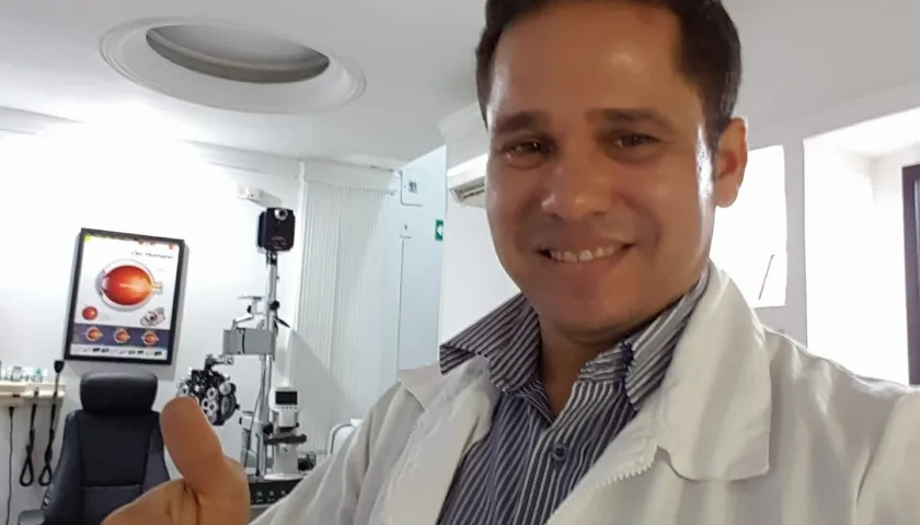 El optómetra Carlos Enrique Rojas Ávila.