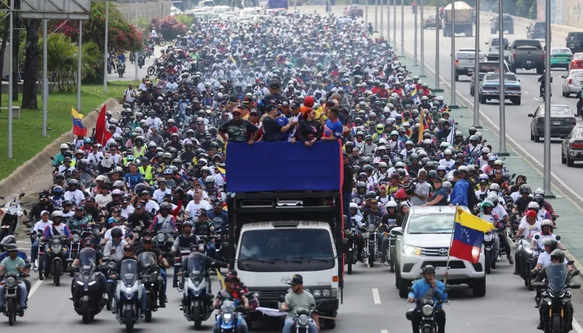 Simpatizantes del oficialismo participaron en una caravana este martes, en Caracas. 