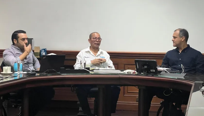 El Secretario Juan Carlos Ospino con representantes del Consejo Distrital de Patrimonio. 