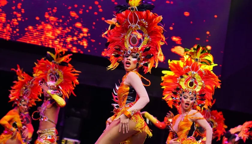 Se presentaron más de cien comparsas tanto de fantasía, como de tradición popular. 