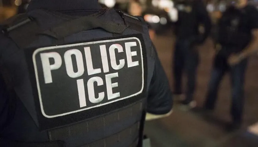 Servicio de Inmigración y Aduanas. 