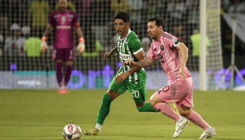 Lionel Messi fue ovacionado por el público del Atanasio Girardot.