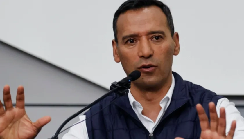 Pedro Sánchez, ministro de Defensa. 