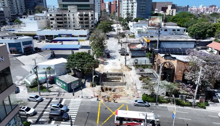 Obra de canalización en la calle 85.