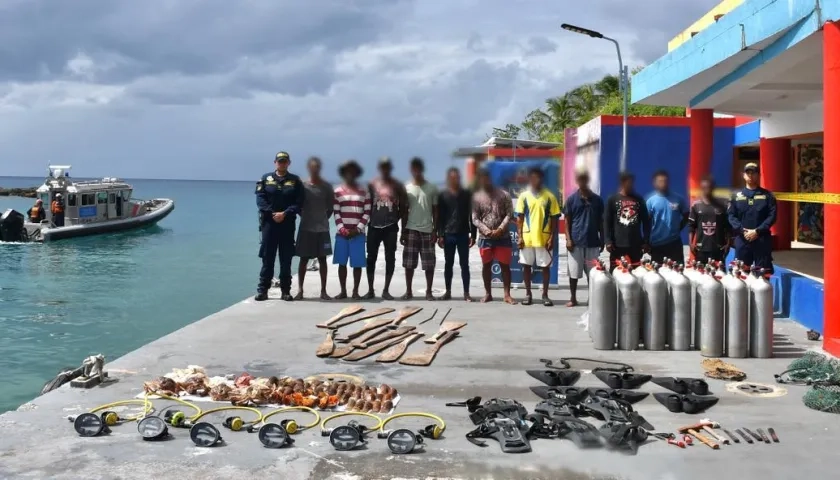 Pescadores rescatados y material recuperado