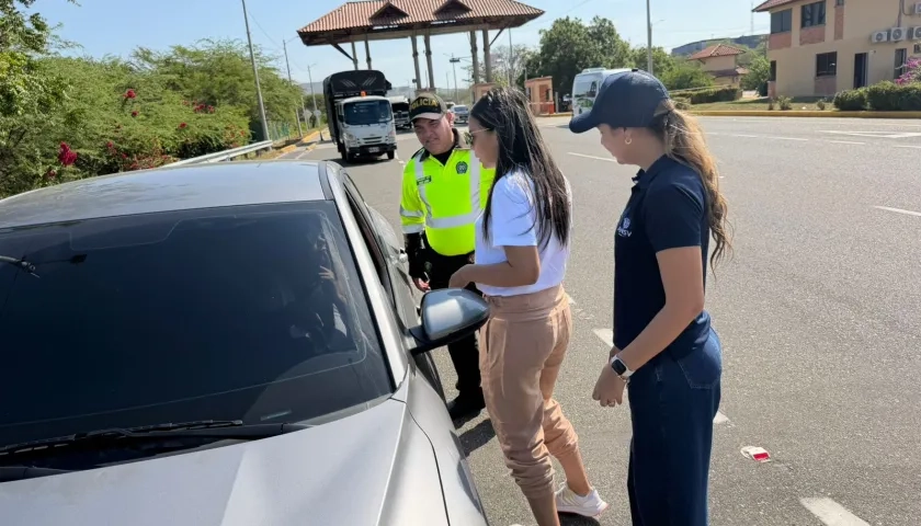 Policía y autoridades de tránsito. Imagen de referencia.