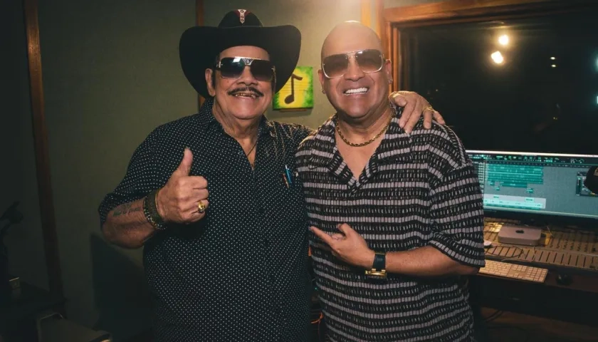 Aníbal Velásquez y Chatella grabando la canción. 