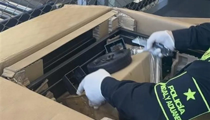 La mercancía, proveniente de Miami con destino a Cali, estaba camuflada dentro de un asador metálico.
