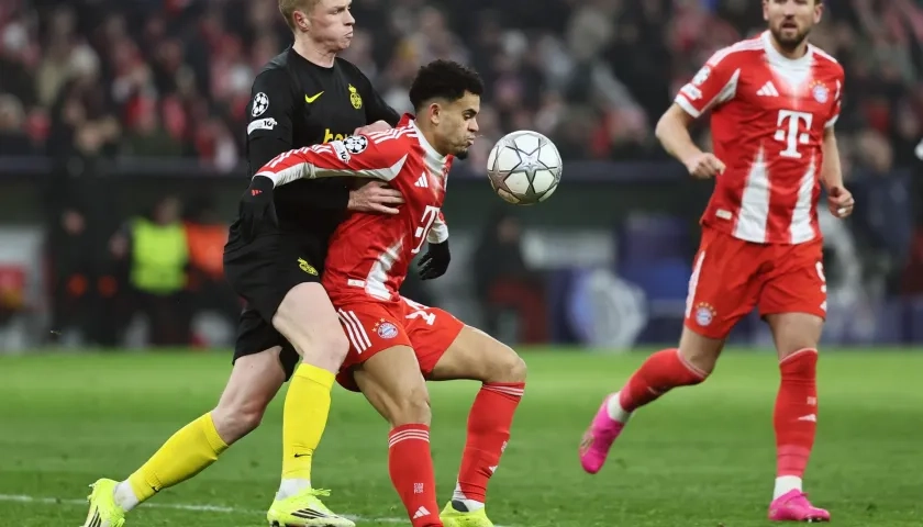 Luis Díaz en acción durante el encuentro.