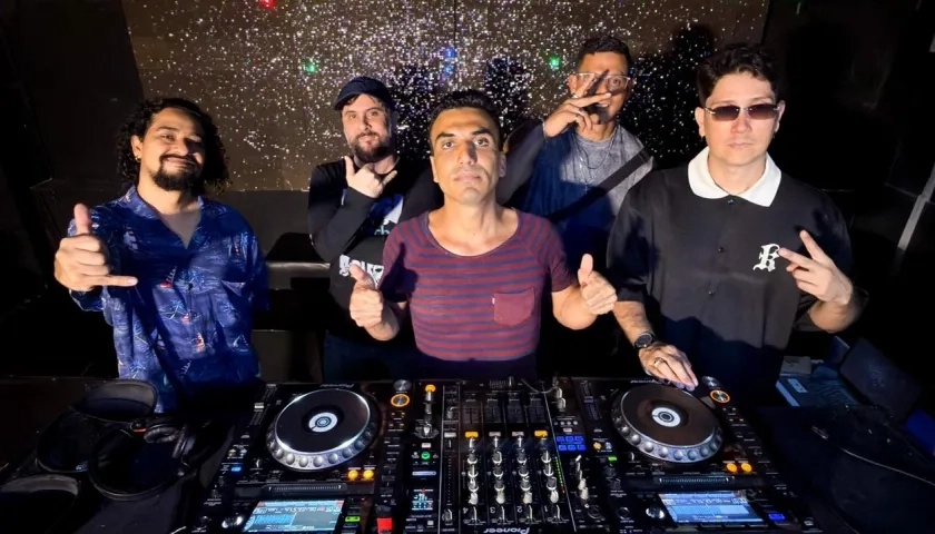 Grupo de Djs.