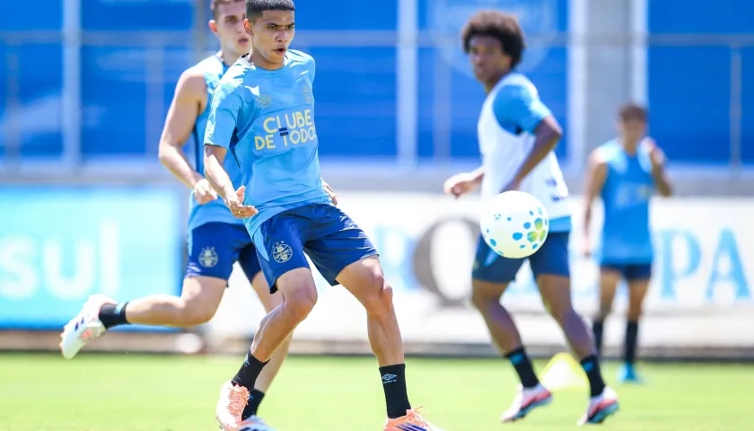 El colombiano José Enamorado durante un entrenamiento con Gremio.