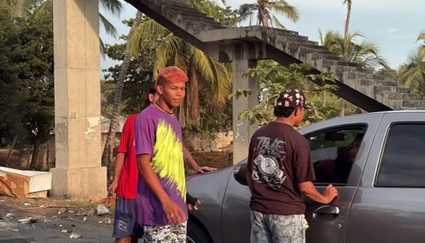 Sujetos al parecer extorsionan a conductor en la vía Barranquilla-Ciénaga. 