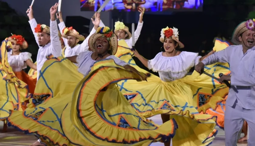Danzas representativas del Carnaval estarán en la Plaza de la Paz.