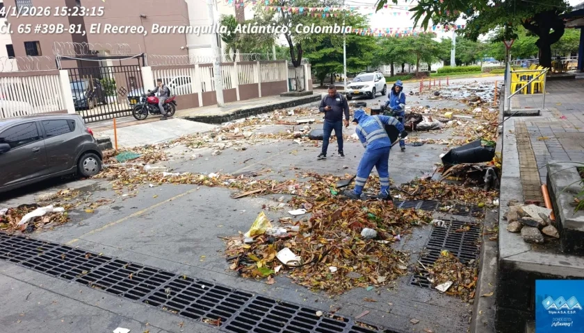 Operarios de Triple A en la recolección de residuos sólidos. 