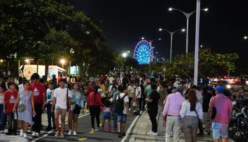 Visitantes en el Gran Malecón.