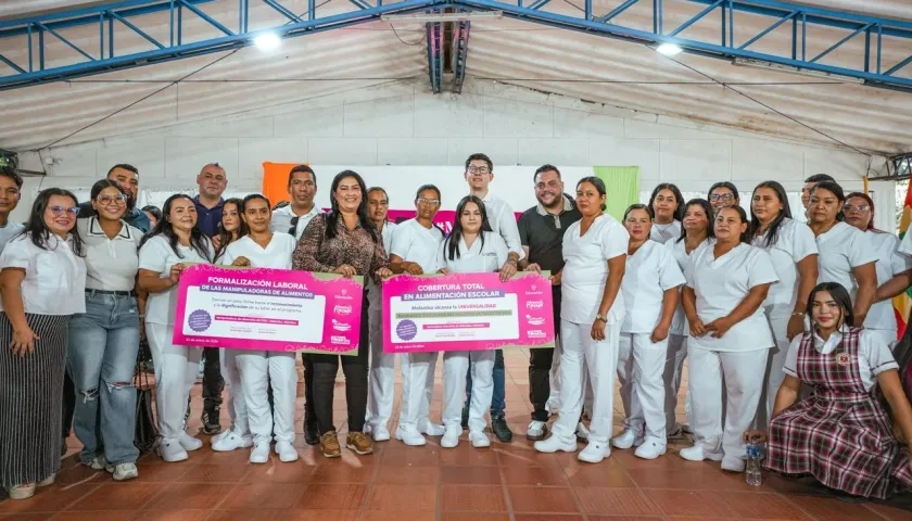 Ministro de Educación, Daniel Rojas, entrega recursos en Malambo para el PAE.