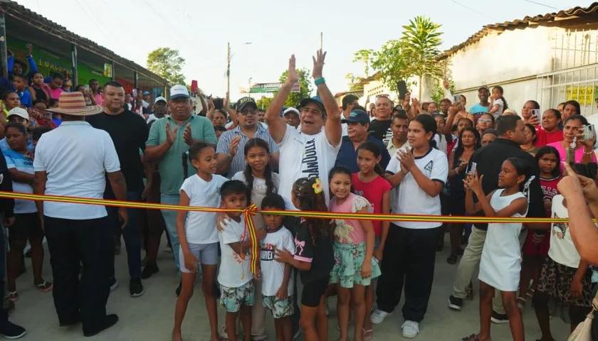 Alcalde Char en la entrega de las nuevas vías. 