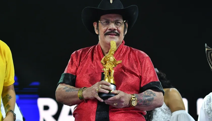 Aníbal Velásquez con su Súper Congo de Oro.