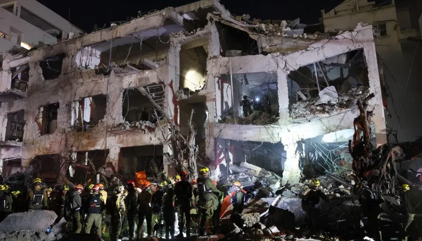 Un edificio destruido tras ser impactado por misil iraní. 