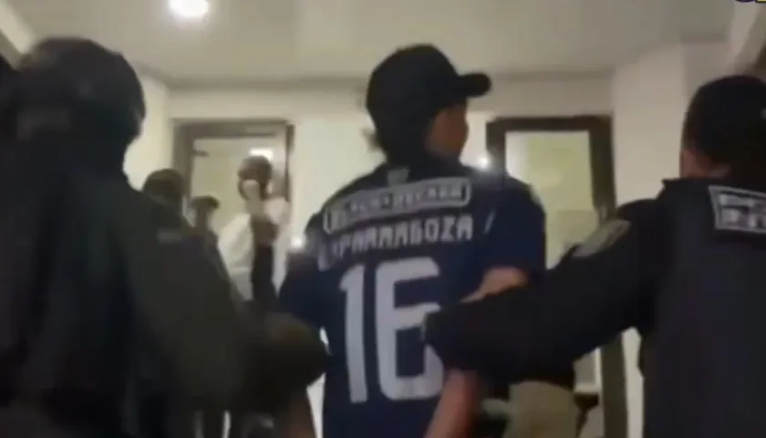 Capturado con notificación roja de Interpol. 