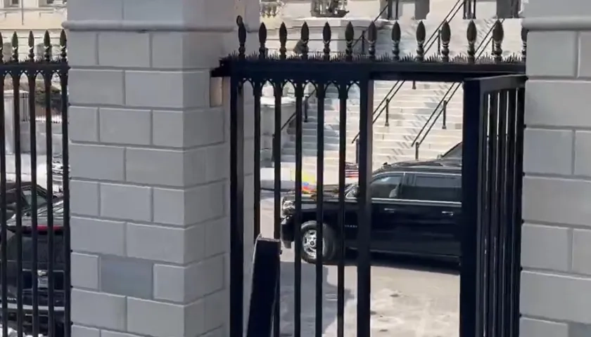 Caravana del Presidente Petro llegando a la Casa Blanca.