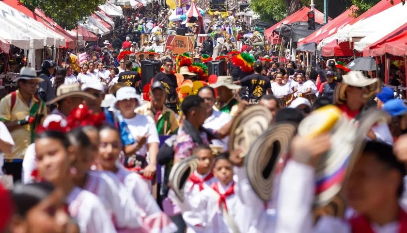 Asistencia masiva en el Carnaval de los Niños.