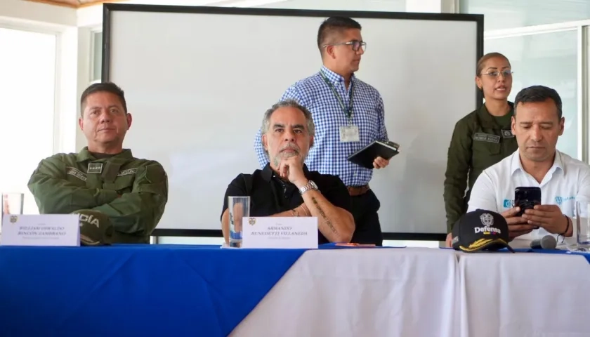 El director de la Policía, MinInterior y MinDefensa.