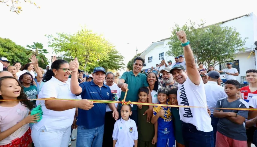 Entrega de las vías a la comunidad en Los Trupillos.