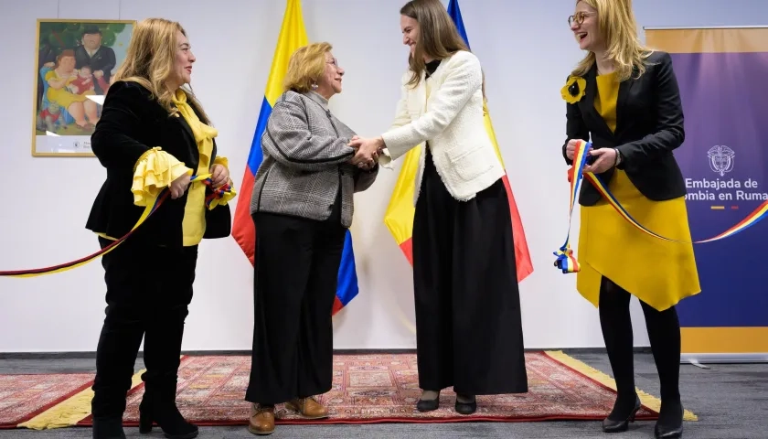 Rosa Villavicencio y Oana Țoiu.