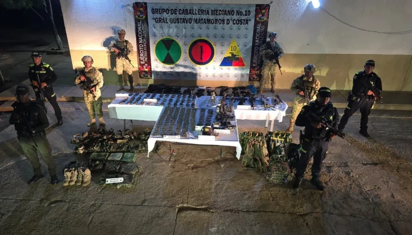 Material de guerra incautado.