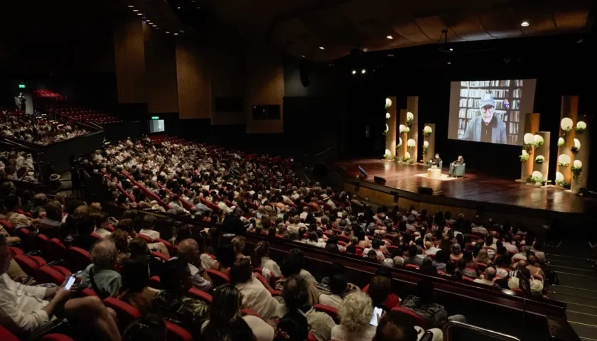 Silvio Rodríguez presentando en teleconferencia 'Silvio Rodríguez, diario de un trovador'.