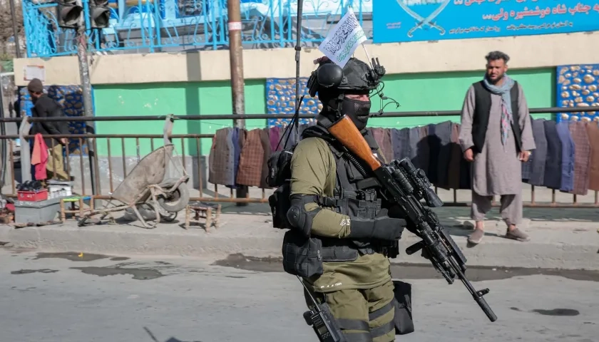 Un oficial de seguridad de los talibanes en Kabúl, Afganistán.