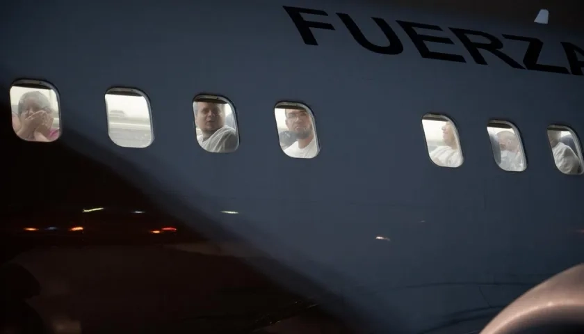 Vuelo humanitario llegando a Bogotá