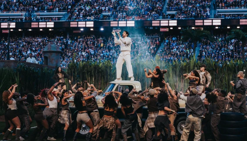 El cantante puertorriqueño Bad Bunny durante su actuación en el descanso del Super Bowl.
