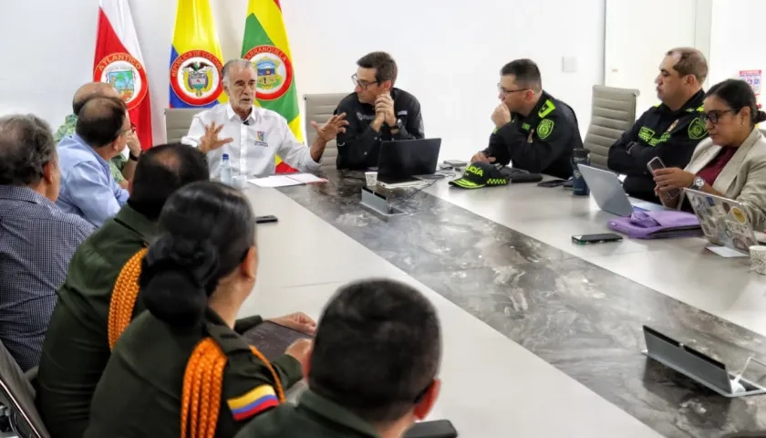 Reunión del gobernador Verano con demás autoridades en el Atlántico.