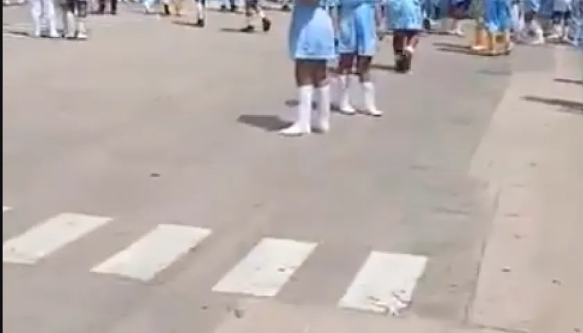 Trabajadores de la planta durante la evacuación. 
