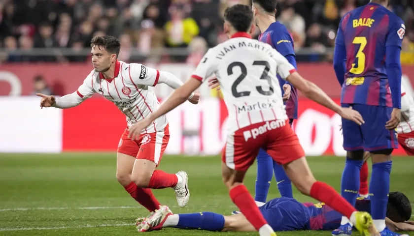 Fran Beltrán celebra el gol que le dio la victoria al Girona sobre Barcelona.