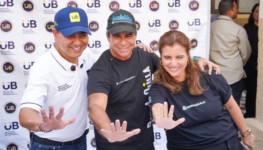 Arcesio Castro, rector de la IUB; Alejandro Char, alcalde de Barranquilla; Paola Amar, secretaria de Educación.