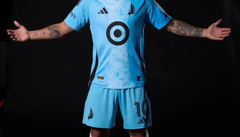 James Rodríguez con la camiseta de su nuevo club: Minnesota United.