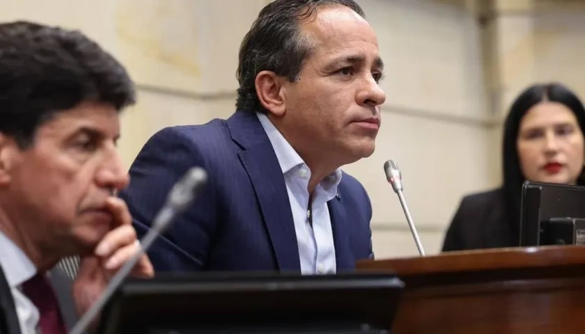 Senador Alexander López Maya.