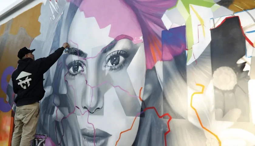 Mural de la cantante colombiana Shakira.