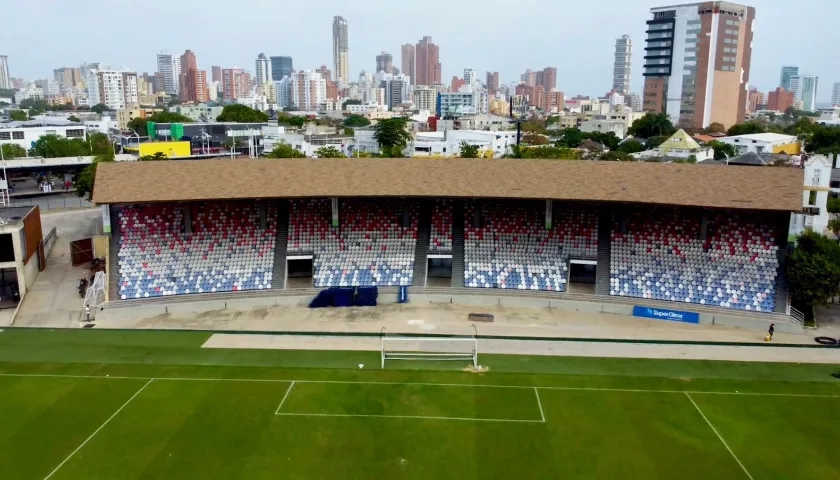 Estadio de fútbol Romelio Martínez.