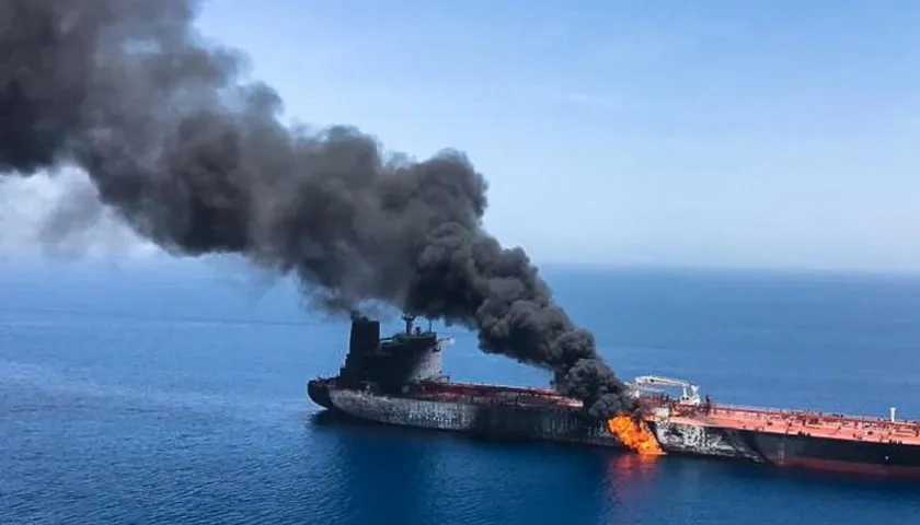 Buque iraní atacado por Estados Unidos.