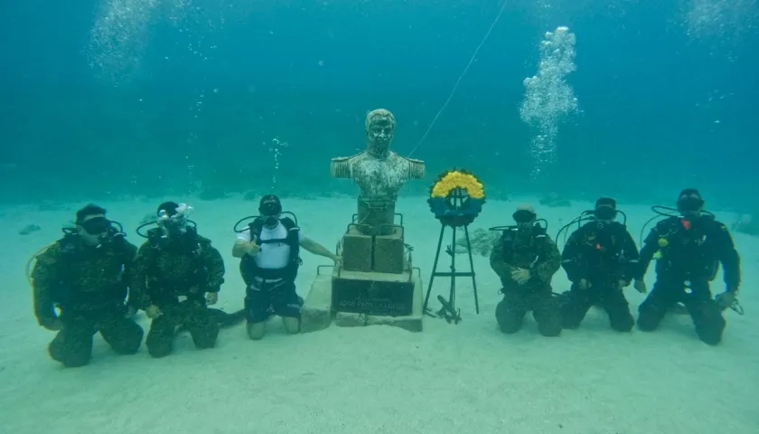 Ofrenda floral al Almirante José Prudencio Padilla, en San Andrés